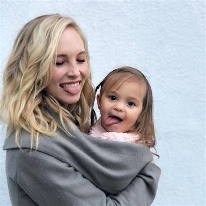 Candice King with her daughter and stepdaughters in 2020 Candice king