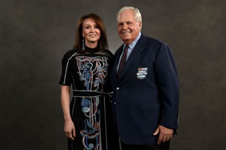 Dive Into Linda Hendrick's Age, Birthday, Wikipedia, And Nationality