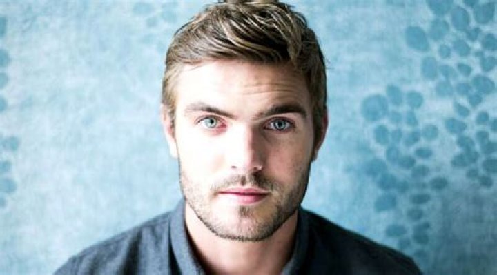 Is Alex Roe Married His Bio Age?